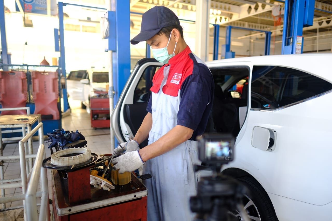 Stall Service Super Cepat Untuk Waktu Service Yang Lebih Singkat Ditangani Oleh Mekanik Handal Daihatsu