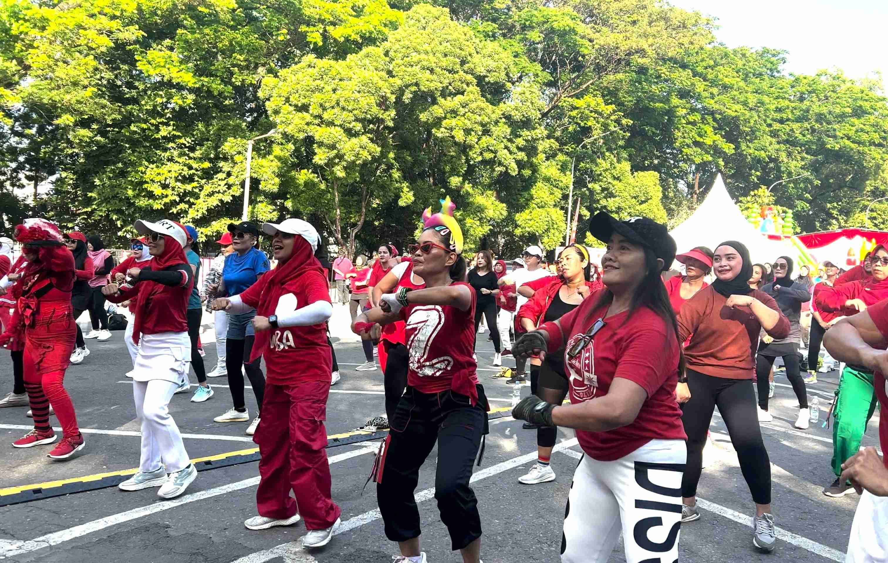 Aktivitas Zumba Bersama Di Pagi Hari Pada Acara Daihatsu Kumpul Sahabat Solo