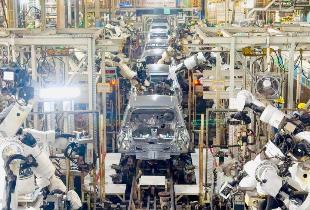 Proses Perakitan Mobil Daihatsu Terintegrasi Menggunakan Teknologi Robotik Terkini Dengan Konsep Ssc (simple,slim,compact)