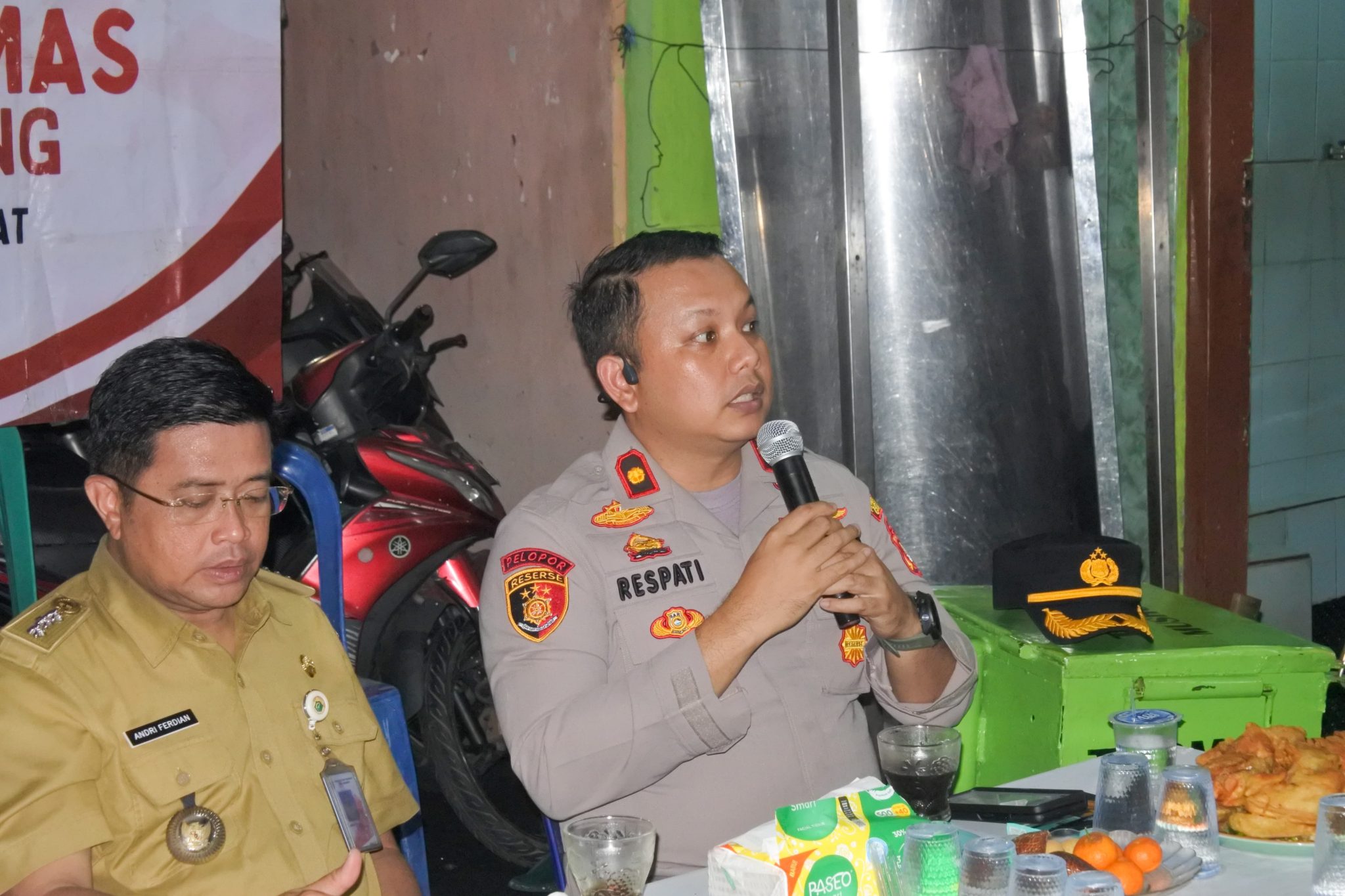 Polsek Metro Gambir Gelar Ngopi Kamtibmas di Petojo Utara, Kegiatan Berlangsung Hangat