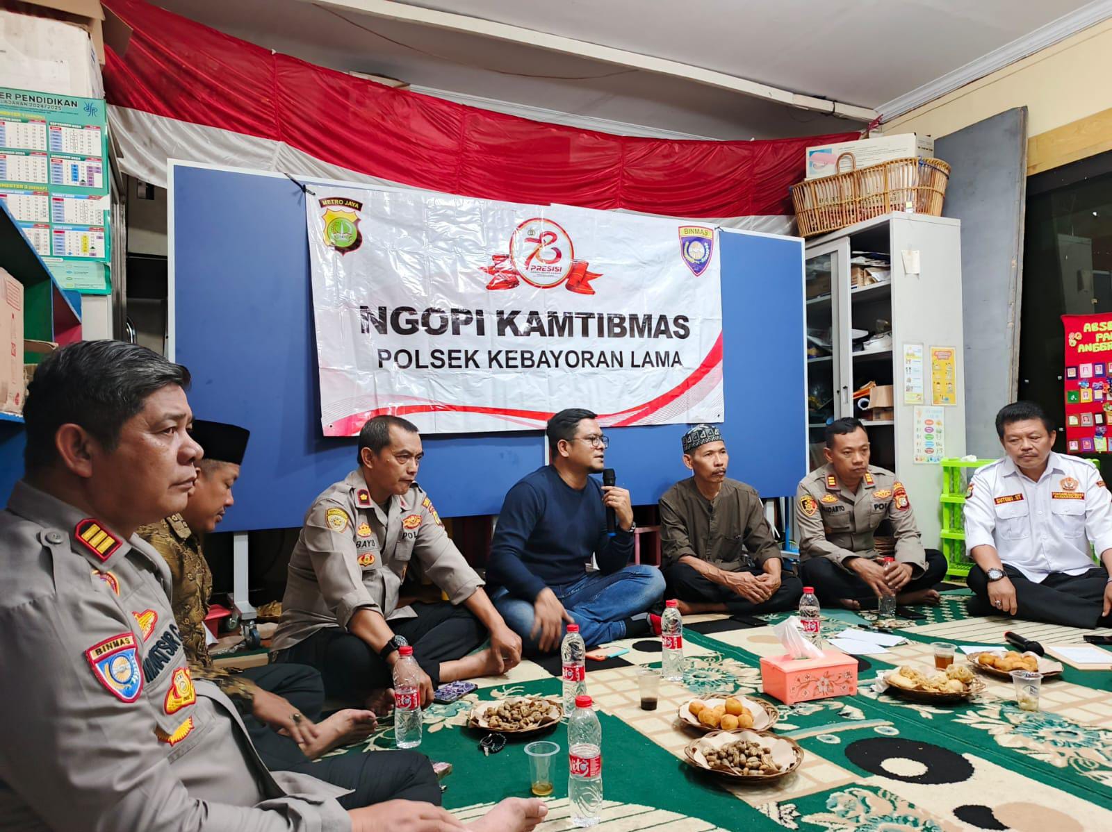 Dipimpin Kasat Intelkam, Polrestro Jakarta Selatan Gelar Ngopi Kamtibmas di Kebayoran Lama