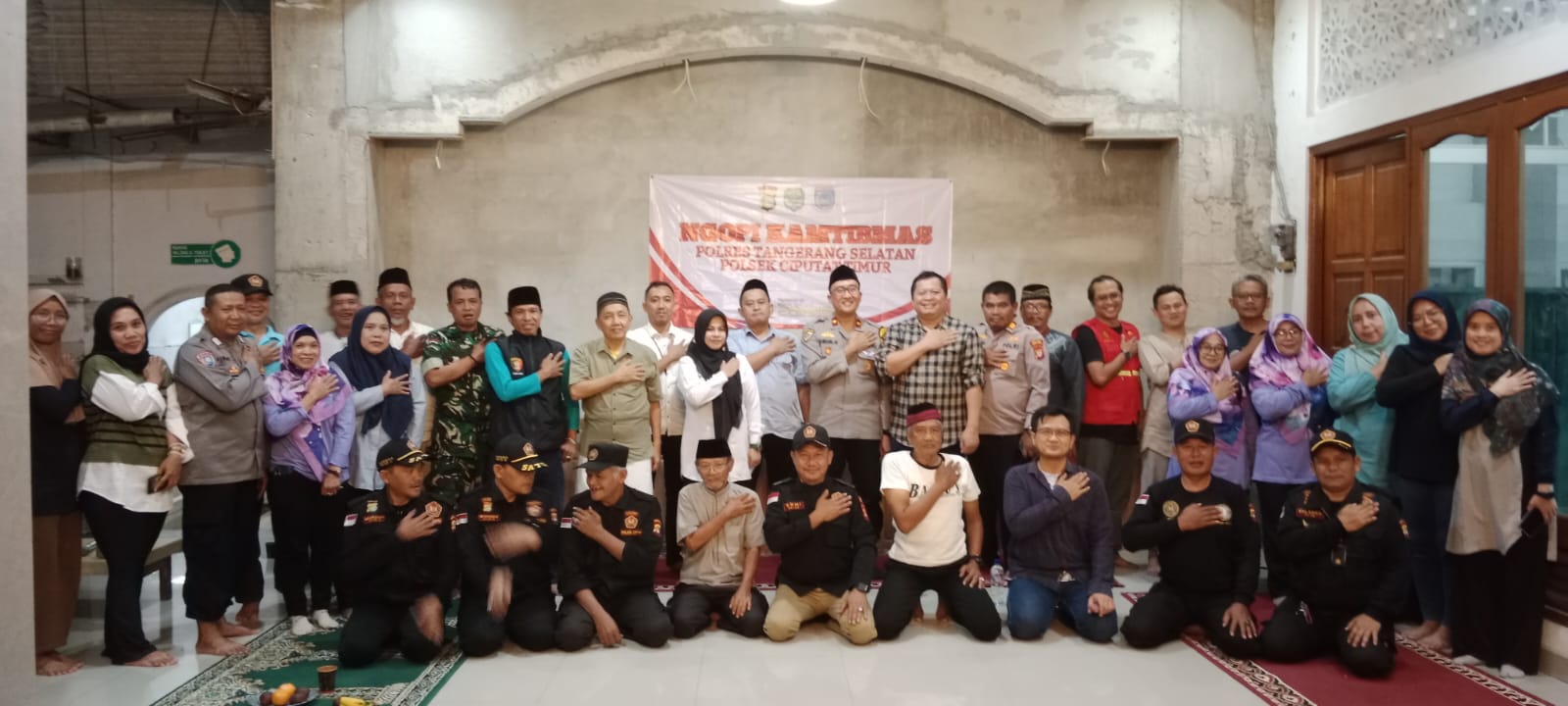 Kapolsek Ciputat Timur Gelar Ngopi Kamtibmas di Masjid Al-Kautsar, Warga Curhat Masalah Keamanan