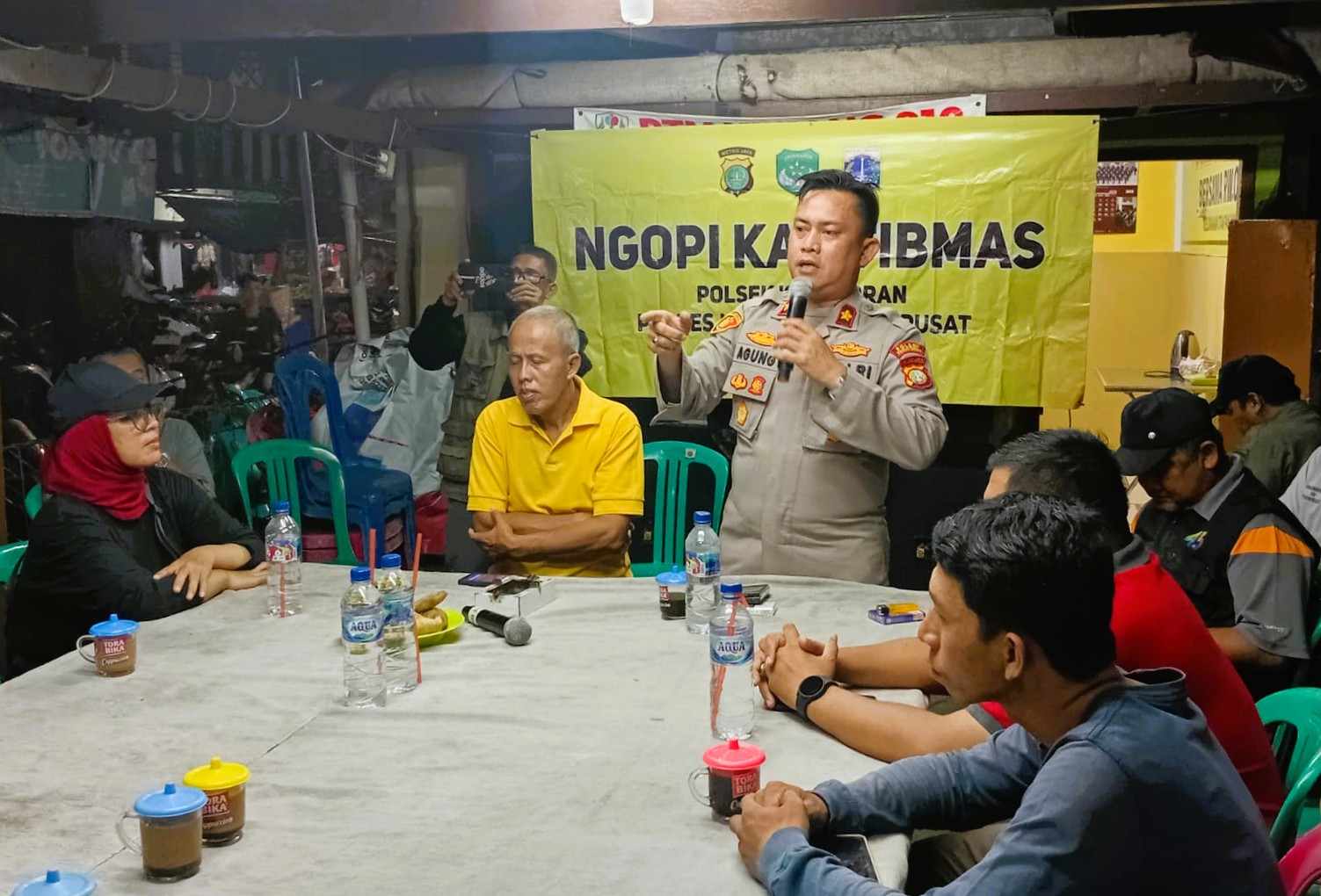 Polsek Kemayoran Lakukan Pencegahan Demi Keamanan dan Kenyamanan Lingkungan Melalui Program Ngopi Kamtibmas