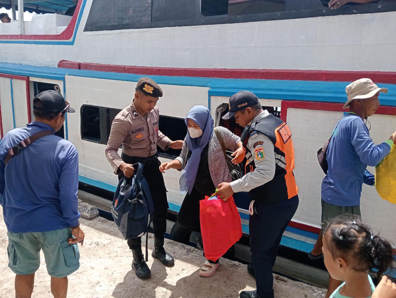 Polsek Kepulauan Seribu Utara Gelar Pengamanan Dermaga Pulau Kelapa: Wujudkan Rasa Aman dan Nyaman