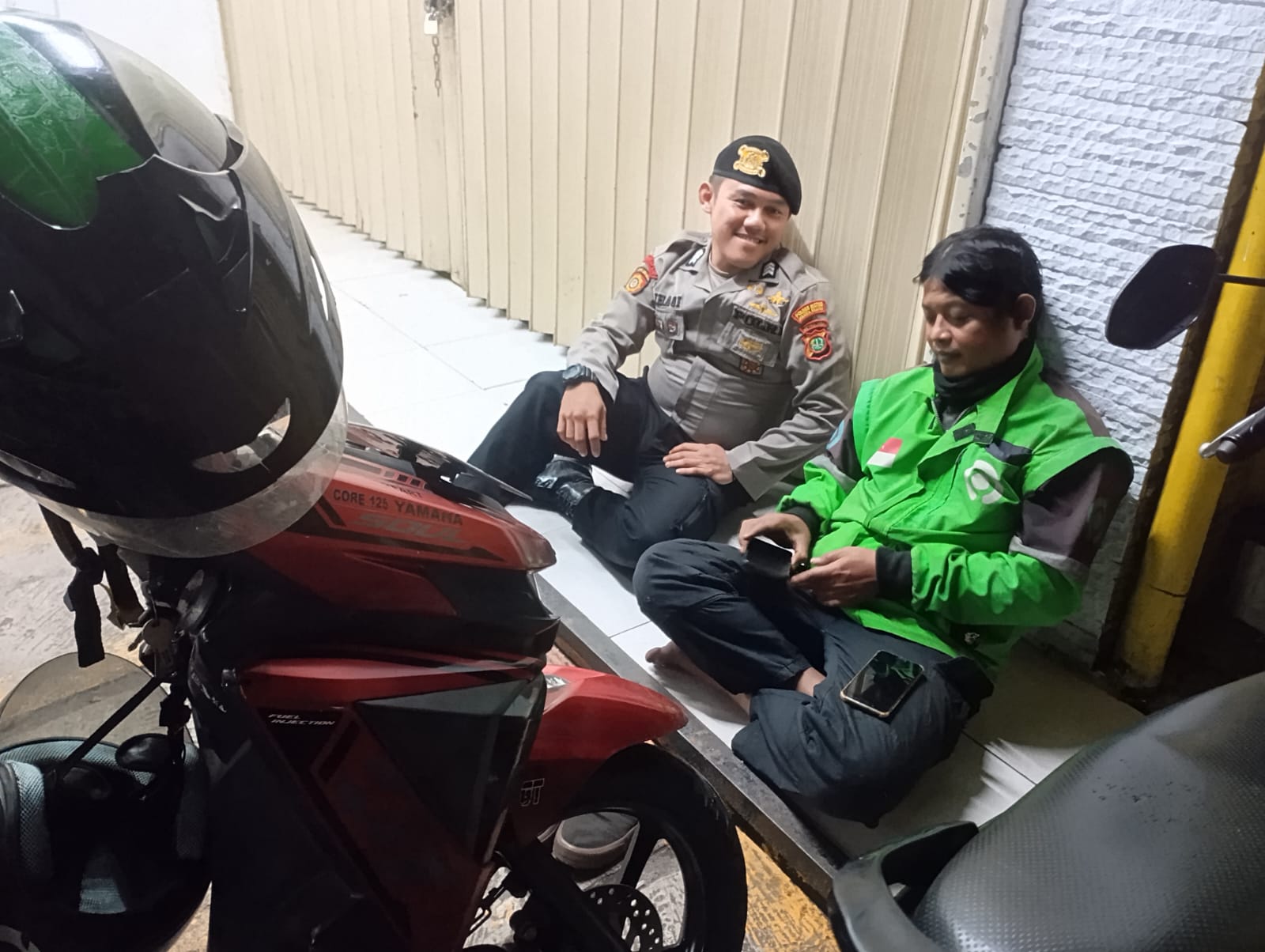 Polsek Pesanggrahan Gelar Patroli Dialogis Dengan Pengemudi Ojek Online dan Sosialisasi Bahayanya Judi Online