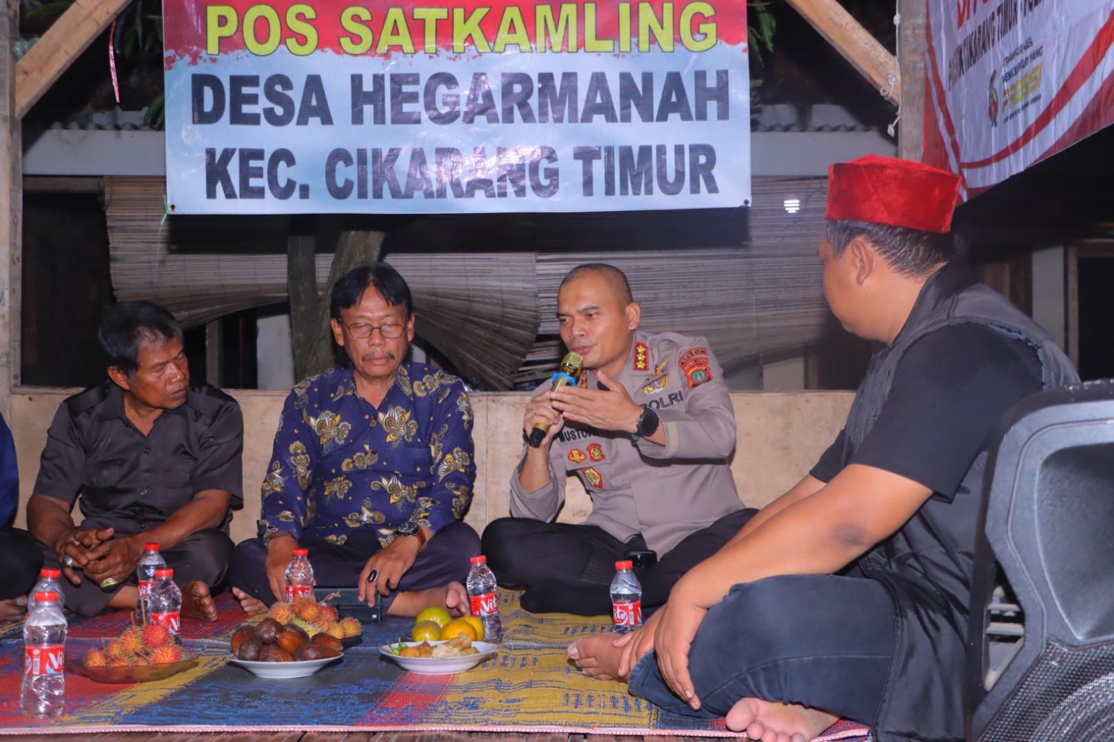 Sinergi Polisi dan Warga: Kapolres Metro Bekasi Sambangi Desa Hegarmanah dalam Ngopi Kamtibmas