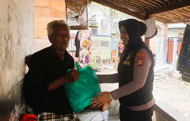 Polsek Kedung Waringin Gelar Jumat Berkah, Berbagi Kepedulian untuk Warga Kurang Mampu